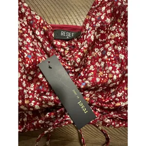 NWT Reset by Jane Floral Ruched Crop Top thumbnail 4