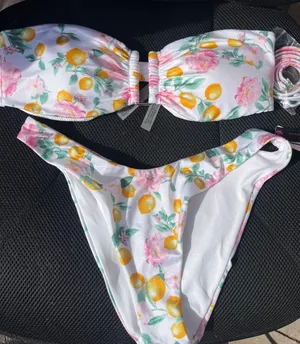 Victoria's Secret Bikini thumbnail 1