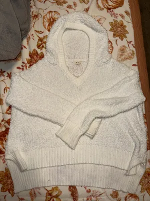 White sweater hoodie Size M thumbnail 1