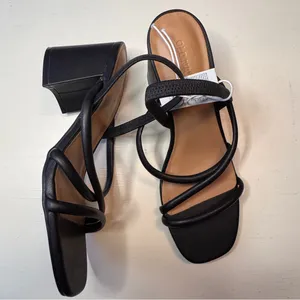 Old Navy Black Strappy Block Blackjack Sandals Sz 7 New With Tag thumbnail 2