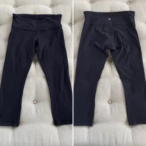 Lululemon Wunder Under Crop Black Leggings 6 22.5” Inseam thumbnail 2
