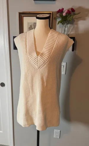 Time and Tru Womens XL White V-Neck Sleeveless Knit Sweater Vest thumbnail 1