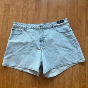 Abercrombie & Fitch High Rise Curve Love The Loose Short Denim Jean Shorts thumbnail 3