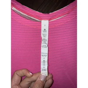 Lululemon 2‎ Silver Lining SS Shirt Pinkelicious Parfait Pink Silverescent thumbnail 4