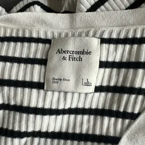 Abercrombie & Fitch Woman’s White & Black Striped Cotton Swearer Size Large thumbnail 9