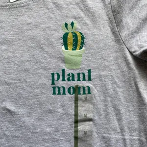 Plant‎ Mom Gray Size Medium T-Shirt thumbnail 2
