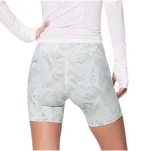 NWT sz 8 Lululemon Train Times Short 6" Jasmine White Multi / White size 8 thumbnail 3