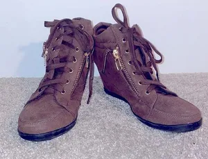 Forever 21 wedge bootie in chocolate brown with gold trim size 7.5 thumbnail 1