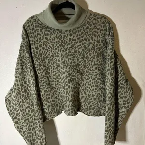 American Eagle Turtle Neck Crop Sweatshirt Size M thumbnail 1