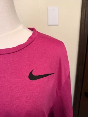Nike Pro pink standard fit dri-fit short sleeve top thumbnail 2