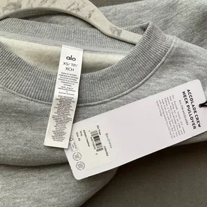 Alo Yoga Accolade Crew Neck Pullover Athletic Heather Grey XS thumbnail 4