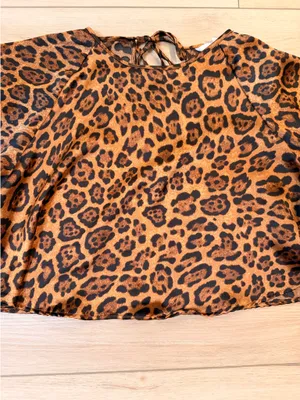 H&M Cropped Cheetah Blouse thumbnail 2