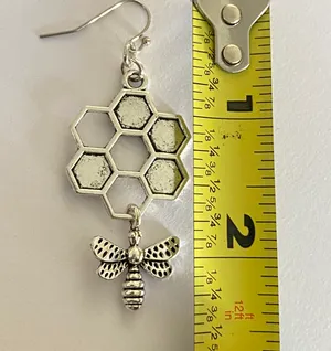 Handmade 🐝 antique silver tone bee dangle earrings NEW gift💚 thumbnail 3