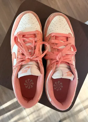 Nike Dunk Low thumbnail 1
