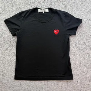 Comme des Garçons PLAY Red Heart Logo Black T Shirt Small Made in Japan CDG thumbnail 1