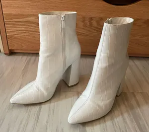 Pretty Little Thing White Ankle Heeled Boots thumbnail 1