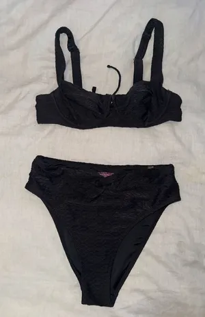 Victoria’s Secret bikini set thumbnail 1