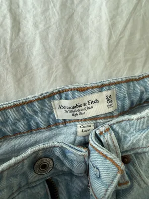 Abercrombie High-Rise Jeans thumbnail 4
