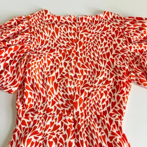 Lulus Love Is In The Flair Red Orange Heart Print Midi Dress Women’s Small NWT thumbnail 10