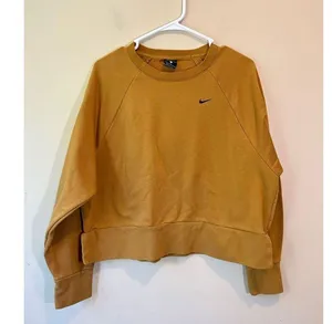 nike crewneck thumbnail 1