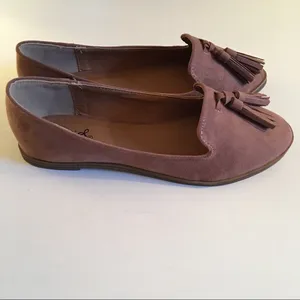 LAST ONE 5.5❣️Taupe/Blush Suede Flat with Tassels thumbnail 3