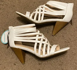 New NWT Andrew Geller Amonna White Strappy‎ Heels Open Toe Size 8 thumbnail 1
