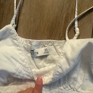 Hollister Cropped Size XS Barley Worn thumbnail 2