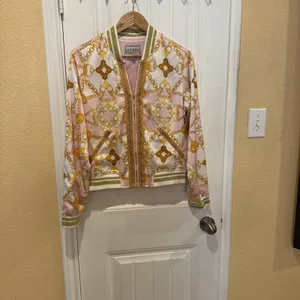 Vintage Guess Italian Maximalist Baroque Bomber Jacket Sz M Gold Chain Pink Zip thumbnail 4
