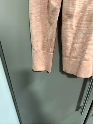 lululemon athletica Swiftly Long Sleeve! Great layering peach top! Women’s 8! thumbnail 6