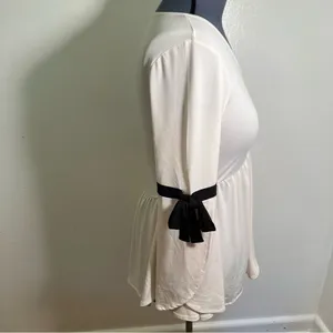 Cupio Women's Size Medium Blouse Cream V-Neck Peplum Hem Black‎ Bows Sleeves thumbnail 3