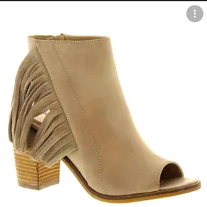 Very Volatile Poca Fringe City Bootie Los Angeles Tan Tassel Heels (9) thumbnail 2