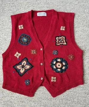 Jantzen 1980s Classics‎ Vintage Red Embroidered Button Sweater Vest Cottagecore thumbnail 1