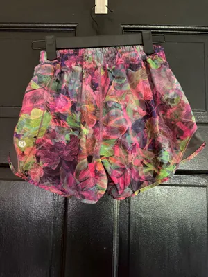 Lululemon Hotty Hot Low-Rise Shorts thumbnail 3