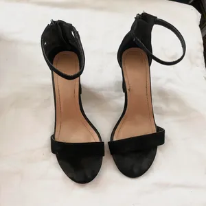Top Moda Black suede 3” block heel open peep toe sandals ankle strap-preloved thumbnail 2