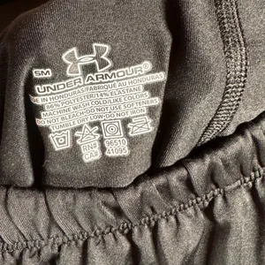 UnderArmour skort‎ women’s size small all black front and back tennis, golf thumbnail 4