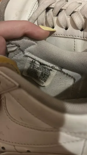 Women’s Nike shoes thumbnail 2