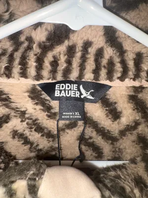 Eddie Bauer Women's Fleece Jacket in the Pumice Mountain Geo print thumbnail 2