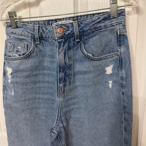 ZARA high rise mom‎ jeans size 6 light distressing thumbnail 2