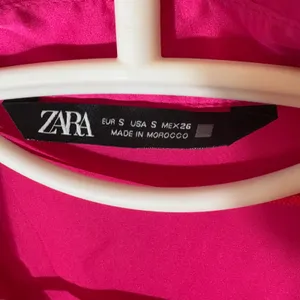 Zara Button Down Shirt Size Small Fuchsia Pink Satin Long Sleeve Blouse thumbnail 5