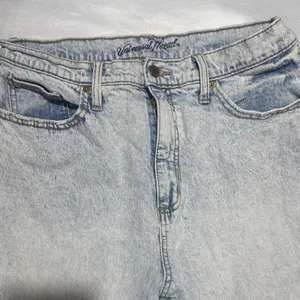 Universal Thread Light Wash Relaxed Men’s Jeans thumbnail 3