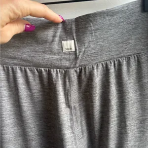 Vuori Lux At‎ Ease High Rise Cropped Pants Large workout yoga athleisure thumbnail 6