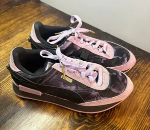 Puma Lavender Sneakers Size 7.5‎ thumbnail 1