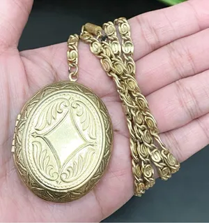 Vintage Signed 1928 Scroll Chain Link Gold-tone Locket Pendant 30” Necklace thumbnail 4