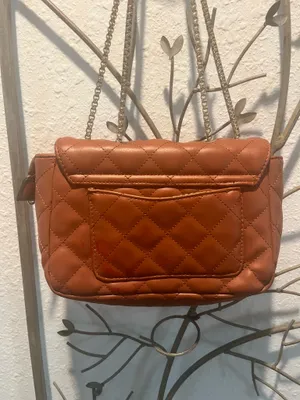 Brown quilted purse with gold hardware thumbnail 4