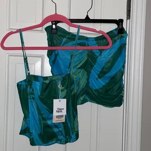 Tiger Mist SET! Brand new. Green blue print. Medium thumbnail 1