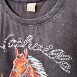 [Messy Bun Just Chillin] Gray Nashville Embroidered Graphic T-Shirt Size Large L thumbnail 10