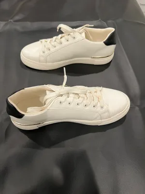 Aldo white sneakers with gold star and red flower embellishments, size US 9 thumbnail 4