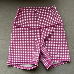 Alo Yoga 4” Vapor High Waist Gingham Short Raspberry Sorbet XXS thumbnail 2