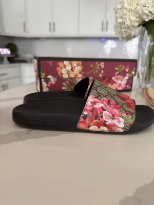 Gucci Pool Slides thumbnail 2
