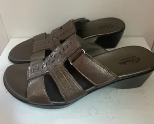 Clarks Women's Brown‎ Leather Slide Sandals 9.5 NOTE PIC of blemish thumbnail 1